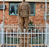 Soldier Statue Memorial Chinchilla - Palm Beach Accommodation