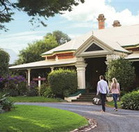 Historical Walk Through Russell Street - Palm Beach Accommodation