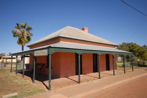 Leahy Historical House - Palm Beach Accommodation 0