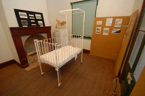 Leahy Historical House - Palm Beach Accommodation 4