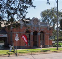 Old Post Office Seymour - Fine Art Gallery  Licensed Restaurant - Palm Beach Accommodation