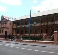 Parliament House - Palm Beach Accommodation