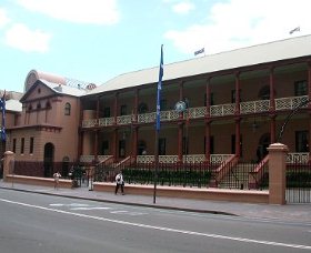 Parliament House - Palm Beach Accommodation 0