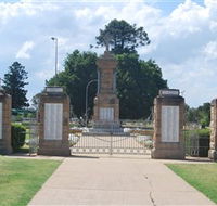 Warwick War Memorial and Gates - Palm Beach Accommodation