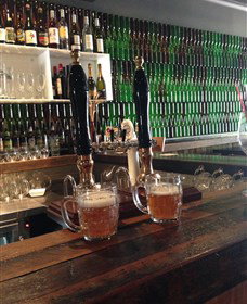 Flat Rock Brew Cafe And Nano Brewery - Palm Beach Accommodation 4