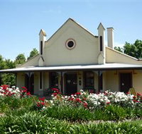 Quondong Cottage - Palm Beach Accommodation