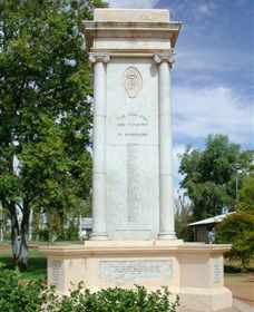 Charleville War Memorial - Palm Beach Accommodation 1