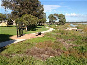 Meningie's Pelican Path - Yunti Ngopun Ngami - Palm Beach Accommodation 1