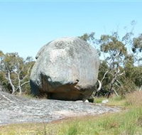 Tolmer Rocks - Palm Beach Accommodation