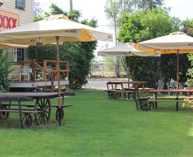 Francis Hotel Thallon - Palm Beach Accommodation 1