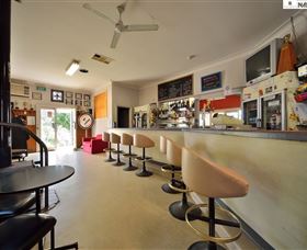 The Farmers Inn At Burrumbuttock - Palm Beach Accommodation 2