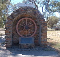 Jindera Pioneer Cairn - Palm Beach Accommodation