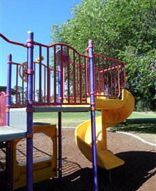 Fadden Pines Playground - Palm Beach Accommodation 2