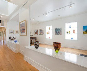 Lost Bear Gallery - Palm Beach Accommodation 1