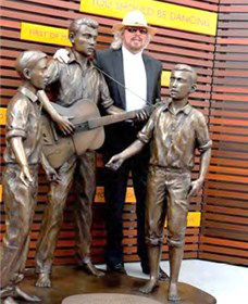 Bee Gees Way - Palm Beach Accommodation 1