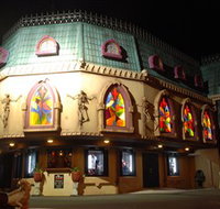 Draculas Cabaret Restaurant - Palm Beach Accommodation