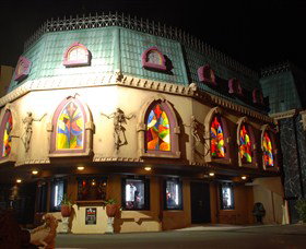 Draculas Cabaret Restaurant - Palm Beach Accommodation 0