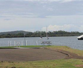 Laurieton Riverside Seafoods - Palm Beach Accommodation 2