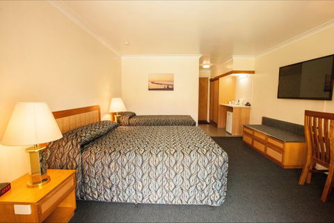Comfort Inn Bay Of Isles - Palm Beach Accommodation 0