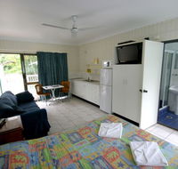 Tropical Palms Inn - Palm Beach Accommodation