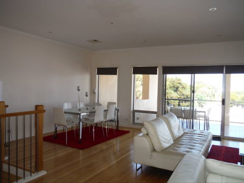 Avalon A - Palm Beach Accommodation 0