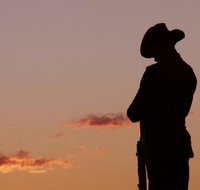 Townsville and the Australian Army Walking History Tour with Optional City Sightseeing - Palm Beach Accommodation