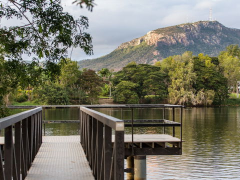 Lake Ross - Palm Beach Accommodation 0