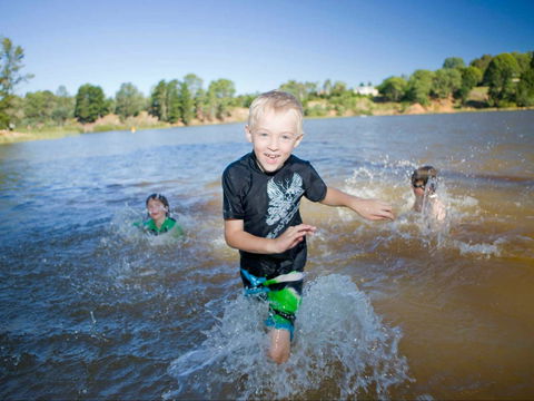 Lake Sambell - Palm Beach Accommodation 0