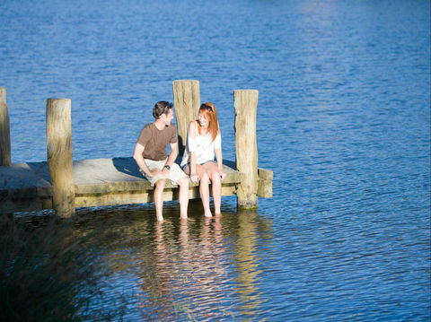 Lake Sambell - Palm Beach Accommodation 1