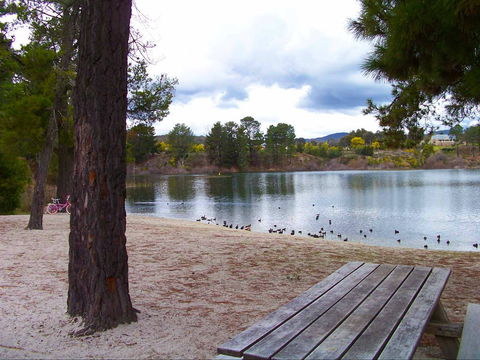 Lake Sambell - Palm Beach Accommodation 2