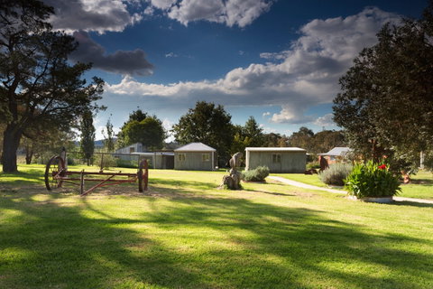 Strathnairn Arts - Palm Beach Accommodation 2