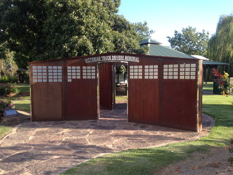 Victorian Truck Drivers Memorial - Palm Beach Accommodation 0