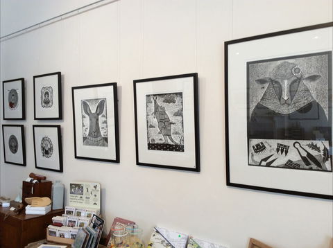 Falkner Gallery - Palm Beach Accommodation 2