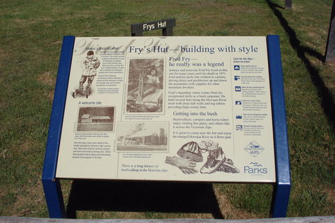 Fry's Hut - Palm Beach Accommodation 2
