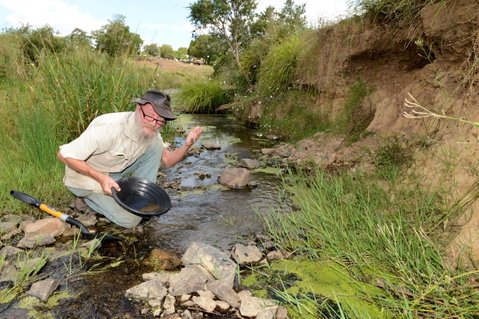 Gold Panning, Deep Creek - Palm Beach Accommodation 0
