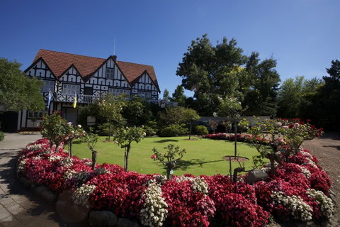 Cockington Green Gardens - Palm Beach Accommodation 0