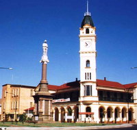 Bundaberg War Memorial - Palm Beach Accommodation