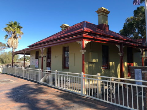 Dredge's Cottage - Palm Beach Accommodation 1