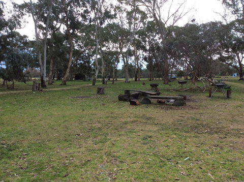Black Cockatoo Bush Camp - Palm Beach Accommodation 1