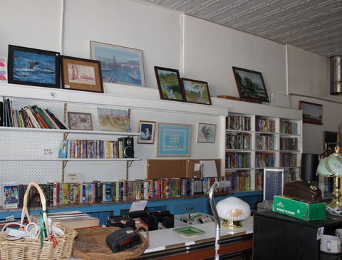 Holbrook Anglican Op-shop - Palm Beach Accommodation 1