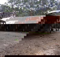 Razorback Hut - Palm Beach Accommodation