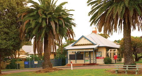 The Flinders Hinterland Scenic Drive - Palm Beach Accommodation 0