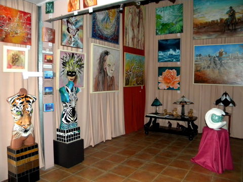Alpha31 Art Gallery And Sculpture Garden - Palm Beach Accommodation 2