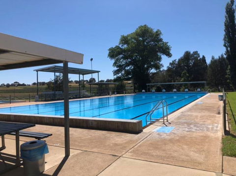 Molong Swimming Pool - Palm Beach Accommodation 0