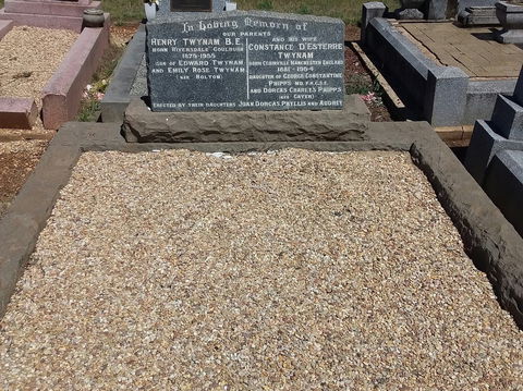 Stone Quarry Cemetery - Palm Beach Accommodation 1
