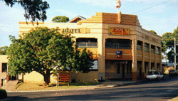 Royal Hotel Drouin - Palm Beach Accommodation