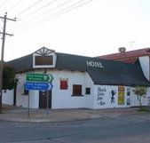 Black Lion Inn Hotel - Palm Beach Accommodation