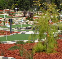 18 Hole Mini Golf - Club Husky - Palm Beach Accommodation
