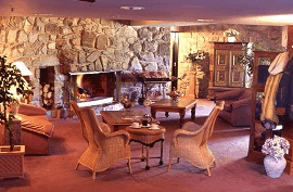 Base 1720 Bar & Restaurant - Palm Beach Accommodation 1