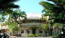 The Middle Pub - Palm Beach Accommodation 1
